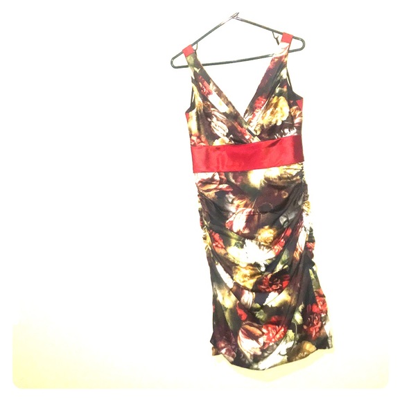 Dress - Picture 3 of 3